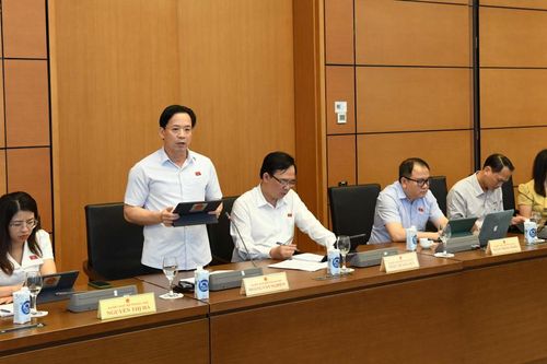 Kỳ họp thứ 7, Quốc hội khóa XV: Đại biểu thảo luận tại tổ về một số chủ trương đầu tư dự án và chương trình mục tiêu quốc gia
