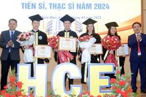 Thêm 34 tân tiến sĩ và thạc sĩ kinh tế ra trường