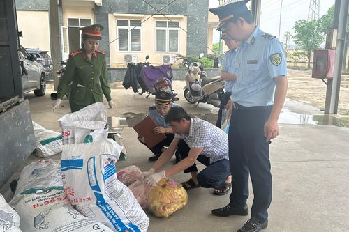 Thanh Hóa: Kịp thời ngăn chặn 1,6 tấn thực phẩm bẩn đang trên đường tiêu thụ