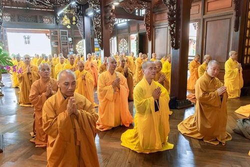 Đắk Lắk: Chư Tăng làm lễ kiết giới an cư tại chùa Sắc tứ Khải Đoan