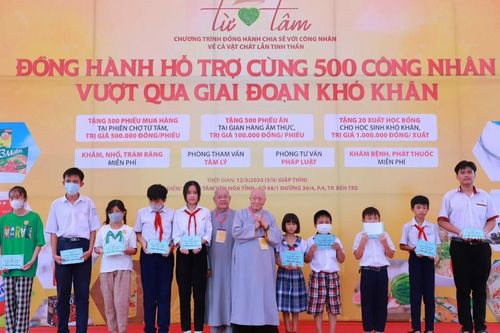 Phiên chợ từ tâm - lễ hội tình người