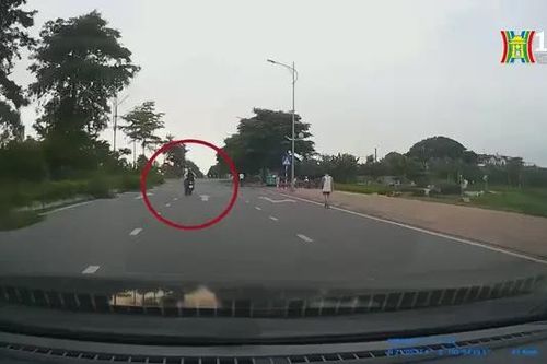 Lạng lách đánh võng, hai thanh niên gặp tai nạn