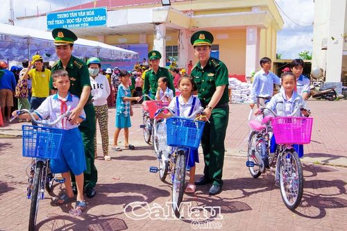 Hơn 500 triệu đồng hỗ trợ người dân trong Chương trình 'Nghĩa tình biên giới'