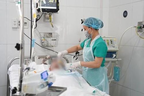 Vụ nghi tạt axit vào bàn nhậu: 2 người đã tử vong