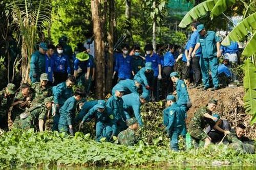 TPHCM: Chung tay làm sạch dòng kênh đen hưởng ứng Ngày Môi trường thế giới