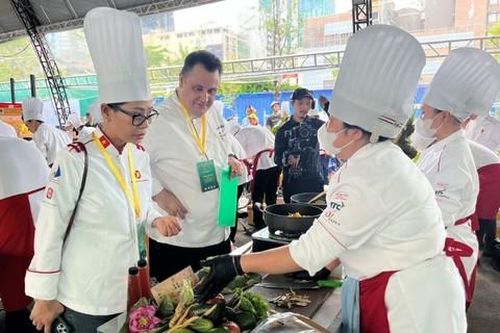 Giao lưu quốc tế món ngon có nguyên liệu từ sâm và hương liệu, dược liệu