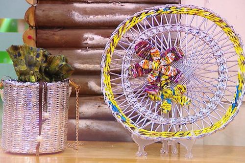 Những sản phẩm thủ công tuyệt đẹp được tạo từ vỏ mỳ tôm của nhóm bạn trẻ Hà Nội