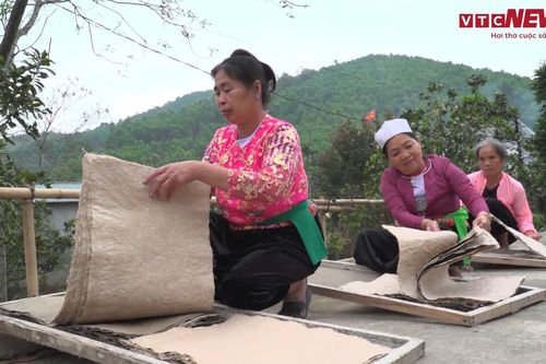 Độc đáo nghệ thuật làm giấy dó của người Mường