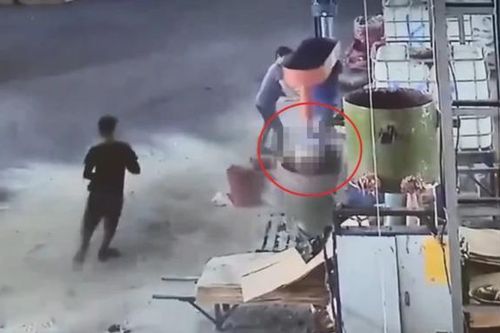 Nam công nhân bị cuốn vào máy xoay gây thương tích nặng ở Bình Phước