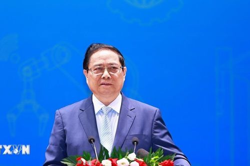 Thủ tướng nêu '3 đẩy mạnh, 3 tiên phong, 3 bứt phá' để tăng năng suất lao động