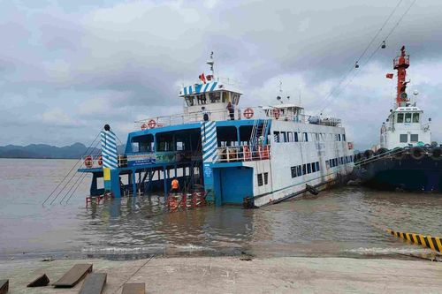 Hải Phòng: Kịp thời xử lý sự cố chìm phà tại bến Đồng Bài