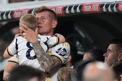 Toni Kroos khóc trong ngày chia tay Bernabeu