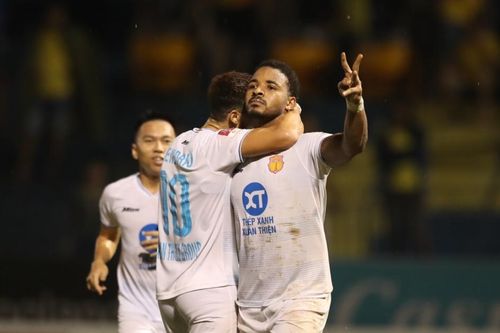 Vòng 21 V-League 2023/2024: CAHN hụt hơi, Nam Định ngược dòng trước Thanh Hóa