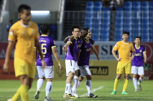 Văn Quyết, Tuấn Hải giúp Hà Nội FC tăng kịch tính cho cuộc đua vô địch V-League