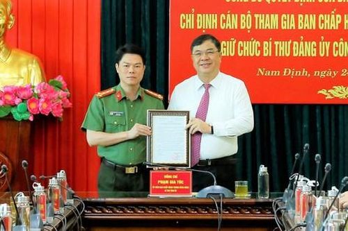 Trao quyết định chỉ định Đại tá, Giám đốc giữ chức Bí thư Đảng ủy Công an tỉnh