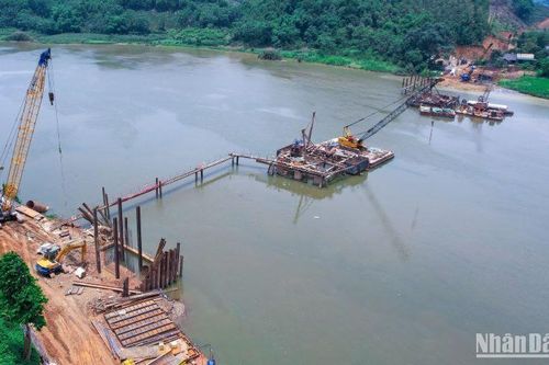 Vướng mặt bằng, tuyến cao tốc Tuyên Quang-Hà Giang thi công cầm chừng