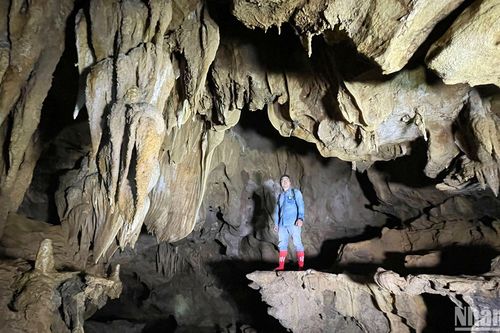 Phát hiện hang động Vân Tiên đẹp mê hồn ở miền núi Quảng Trị