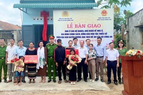 Đã bàn giao hơn 190 căn nhà cho các hộ nghèo ở Đắk Lắk