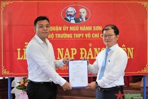 Dâng Bác những bông hoa việc tốt