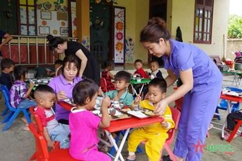 Quảng Bình: 'Bữa cơm cho em' - mô hình tiêu biểu gắn kết tình quân, dân