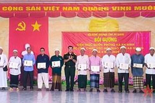 An Giang: Nâng cao kiến thức quốc phòng và an ninh cho đồng bào dân tộc Chăm