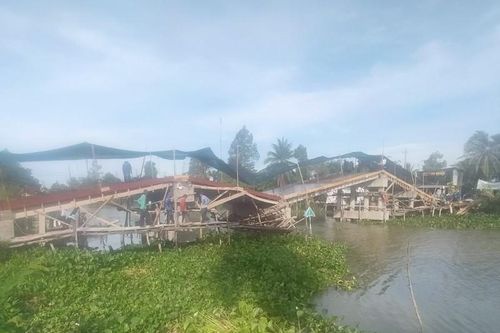Kiên Giang: Sập cầu dân sinh đang thi công