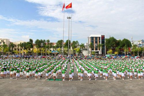 Hơn 7.000 trẻ dự Ngày Olympic trẻ em và phát động toàn dân phòng chống đuối nước