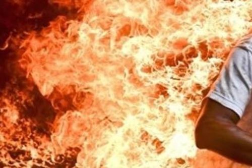 Người phụ nữ bốc cháy như đuốc trước khu nhà trọ ở Bình Dương
