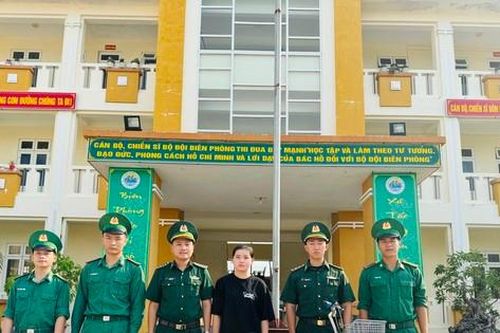 Tuổi trẻ biên phòng Quảng Ngãi tặng xe đạp, đỡ đầu học sinh nghèo miền núi, hải đảo đến trường