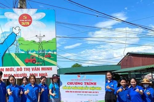 Tuổi trẻ Hà Tĩnh, Nghệ An ra quân vì môi trường trong Ngày Chủ nhật Xanh