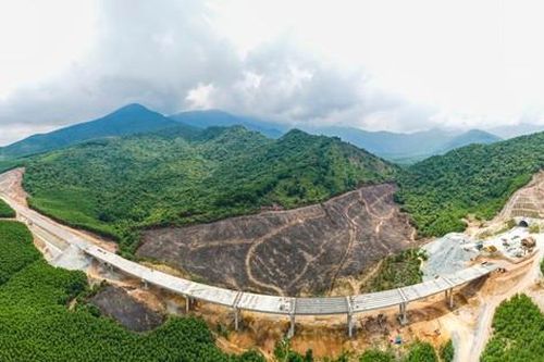 Những cây cầu băng rừng, vượt sông hồ trên cao tốc qua Hà Tĩnh