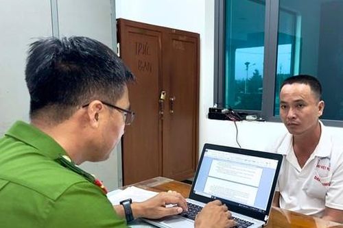 Bắt đối tượng bán thiên thạch giả với giá 250 triệu USD