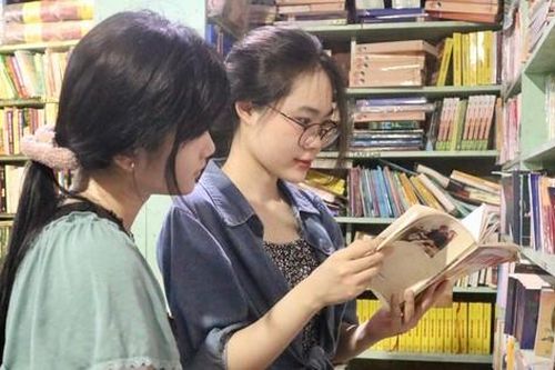 Hiệu sách lâu đời phố Đinh Lễ - chốn dừng chân yên tĩnh, điểm check in yêu thích của giới trẻ Hà Nội