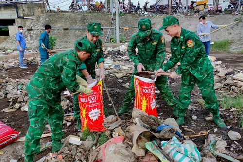Bộ đội Biên phòng Sóc Trăng ra quân thực hiện 'Ngày Chủ nhật xanh toàn quốc lần thứ 2 năm 2024'
