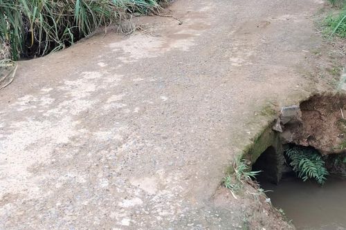 Trên đường dự đám cưới về, 2 mẹ con bị rơi xuống suối tử vong