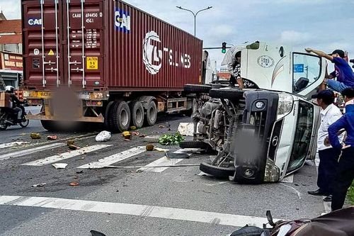 Ô tô đầu kéo gây tai nạn liên hoàn tại điểm chờ đèn đỏ trên quốc lộ 5