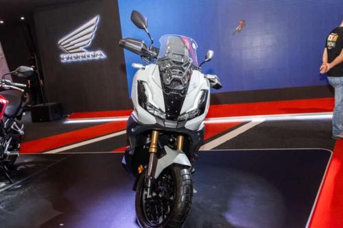 'Honda SH phiên bản đi phượt' mới ra mắt: Thiết kế đẹp ma mị, có ABS 2 kênh, giá rẻ so với trang bị