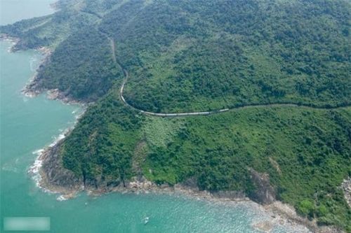 Tuyến đường sắt được mệnh danh đẹp nhất Việt Nam, có thể ngắm 'Thiên hạ đệ nhất hùng quan'