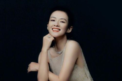 Chương Tử Di sau ly hôn: Tỏa sáng lộng lẫy như nữ vương, chẳng bận tâm chuyện chồng cũ vội vàng nên duyên mới với gái trẻ