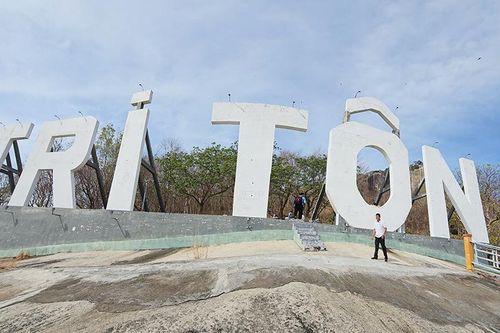 Xây dựng chữ 'TRI TÔN - AN GIANG' trên Phụng Hoàng Sơn