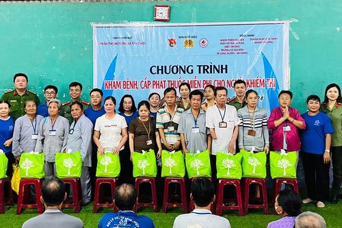 An Giang: 250 người khiếm thị được khám bệnh, cấp phát thuốc miễn phí