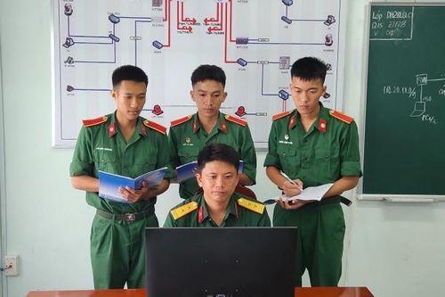 Người thầy áo lính đam mê nghiên cứu khoa học