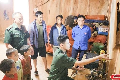 Tiếng loa tuyên truyền nơi vùng cao biên giới