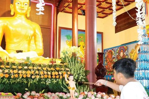 Phật đản của tuổi thơ
