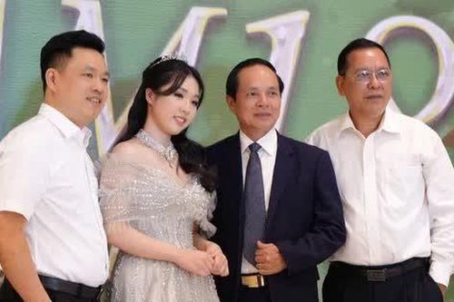 Thế giới thần tiên trong đời thực: Sự kiện thường niên của học sinh Trường chuyên Nhân văn
