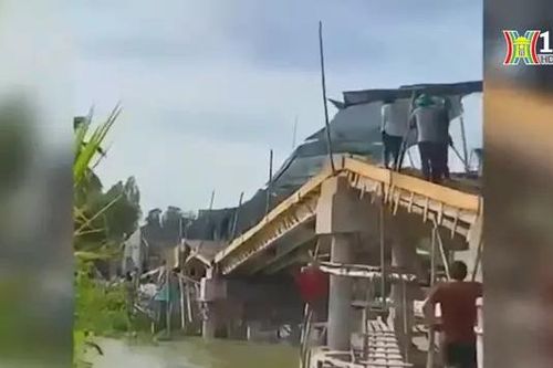 Sập cầu dân sinh đang thi công tại Kiên Giang