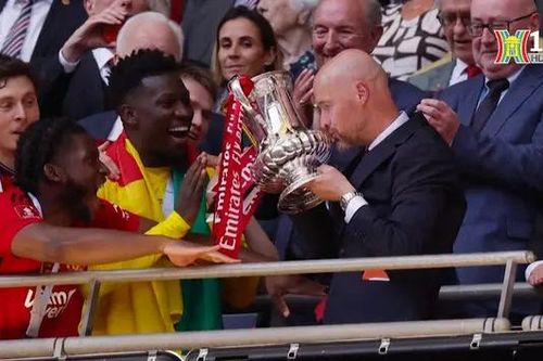 Man United đánh bại Man City để đoạt cúp FA