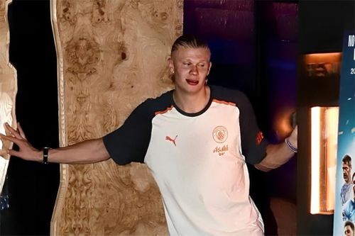 Thua Man Utd vì sai lầm ngớ ngẩn, Man City bị chê đá như say rượu