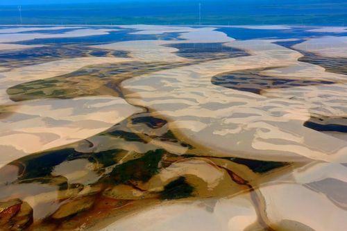 Hàng trăm hồ nước xuất hiện giữa sa mạc Brazil