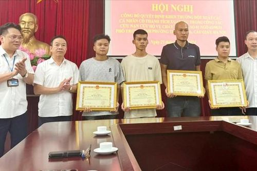 Thủ tướng gửi Thư khen 4 cá nhân dũng cảm cứu người mắc kẹt trong đám cháy ở Trung Kính